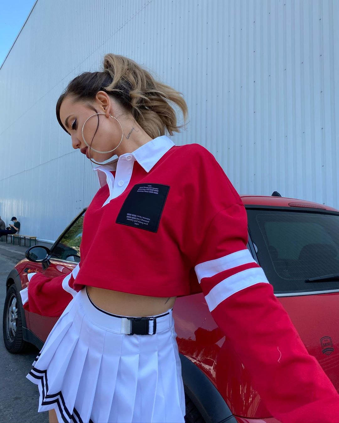 В гольфах і екстремальному міні: Надя Дорофєєва вразила образом зухвалої школярки